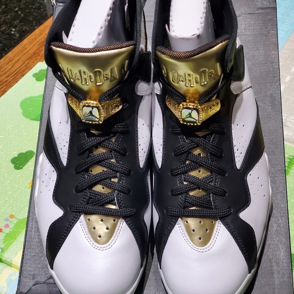 Shoes - Picture 9 of 13